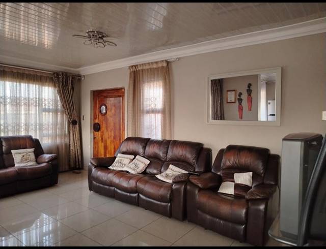 3 BEDROOM HOUSE FOR SALE IN MAHLASEDI PARK